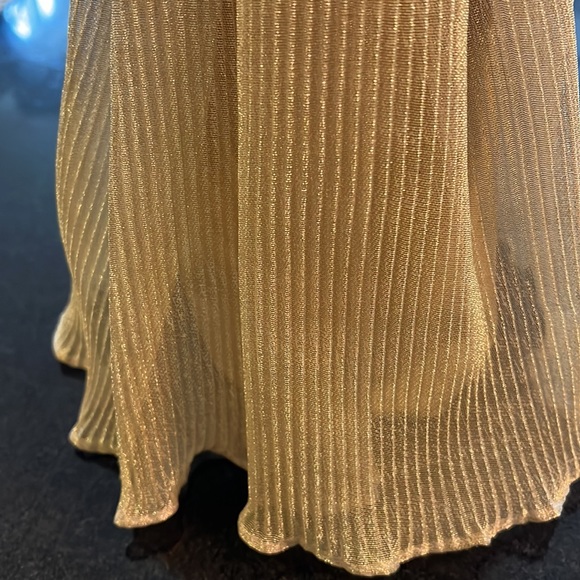 13 inch Porcelain Victorian Angel - Gold and Burgundy - Picture 6 of 16